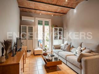Apartamento en Raval. Maravillosa vistas a la rambla del raval