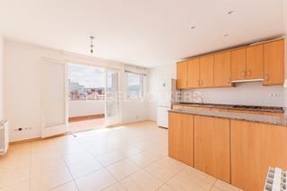 Casa a Centre. Amplia vivienda tipo tríplex con buhardilla, terrazas y local  i