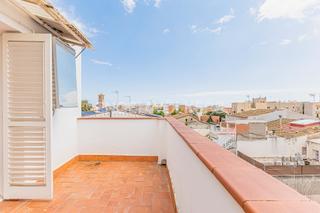 Casa a Centre. Oportunidad en viladecans tríplex con 3 viviendas independientes