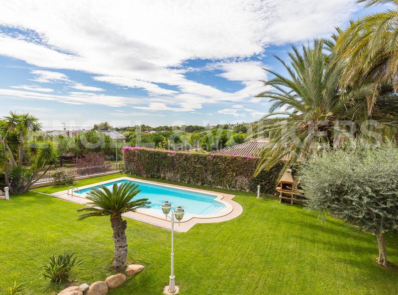 Foto f8520928-c5b5-488f-868a-62d02e62d639. Casa amb calefacció aparcament piscina a Vilassar de Dalt