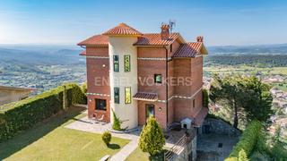 House in Berga. Exclusiva casa con espectaculares vistas en berga
