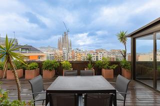 Attique à Fort Pienc. Elegante apartamento en barcelona con amplia terraza en medio de