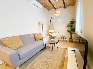 Apartamento en Barri de les Corts. Apartamento reformado de lujo en les corts  lilla centre comerci