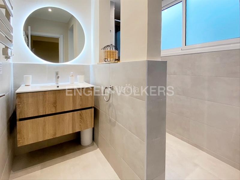 Foto 83ed1ebe-e2de-46c3-a5d7-e2424eba9928. Piccolo appartamento con riscaldamento in Barri de les Corts Barcelona