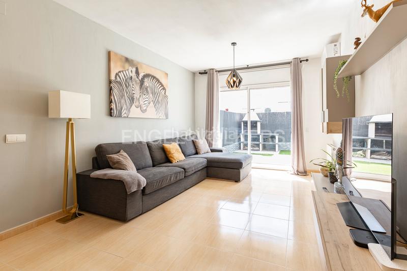 Foto 0bf2e3f5-10be-43b6-b13c-8e1dac16b6f3. Casa adossada amb calefacció aparcament piscina a Cubelles