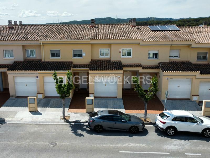 Foto 52087b21-57c8-43d5-964a-e049df4be8fc. Casa adossada amb calefacció aparcament piscina a Cubelles