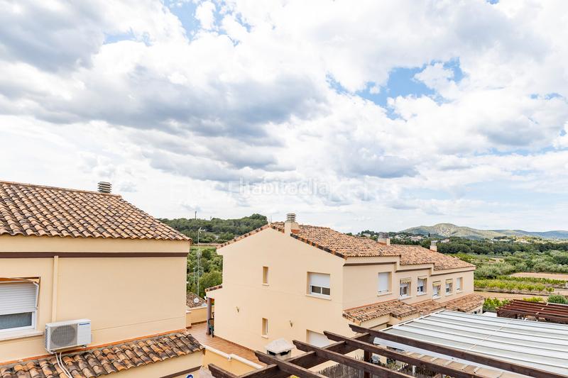 Foto 67462dab-a40e-4827-94ac-1b921c0dc205. Casa adossada amb calefacció aparcament piscina a Cubelles