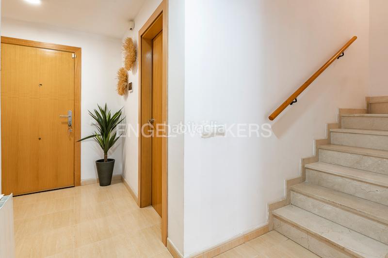 Foto 6c8d06b0-2c7b-4896-9e5d-051e429389a0. Casa adossada amb calefacció aparcament piscina a Cubelles