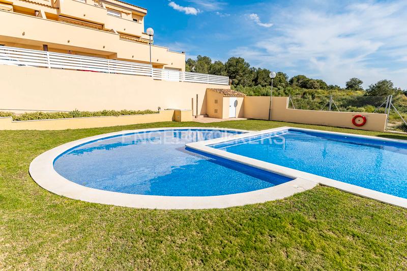 Foto 7bd8a4f4-3da7-42d0-876e-ccea2e1fbff8. Casa adossada amb calefacció aparcament piscina a Cubelles