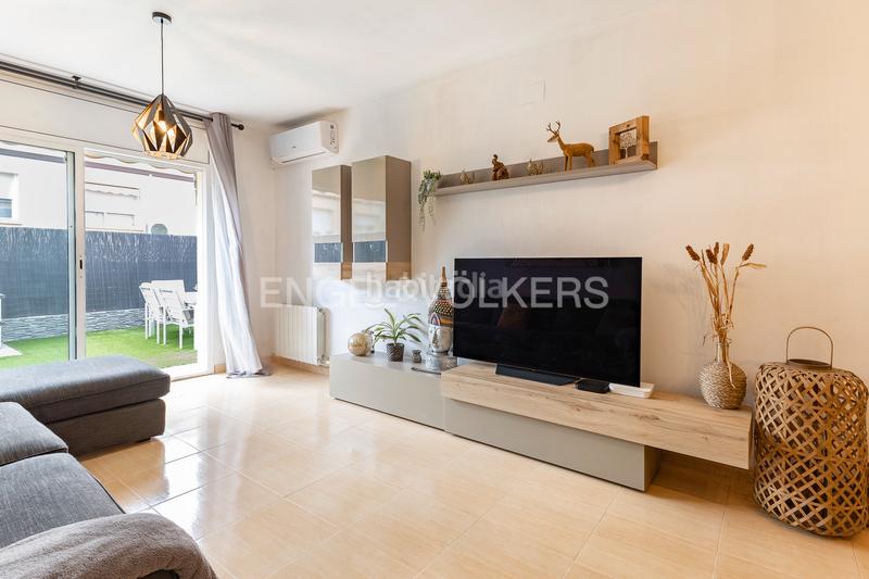 Foto 9c9aa371-f594-4dff-a764-0bc539c29120. Casa adossada amb calefacció aparcament piscina a Cubelles