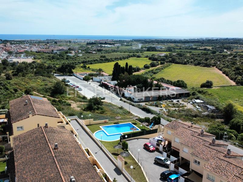 Foto ba39c504-1c3f-40d5-aeb0-6120bbcdf0ca. Casa adossada amb calefacció aparcament piscina a Cubelles