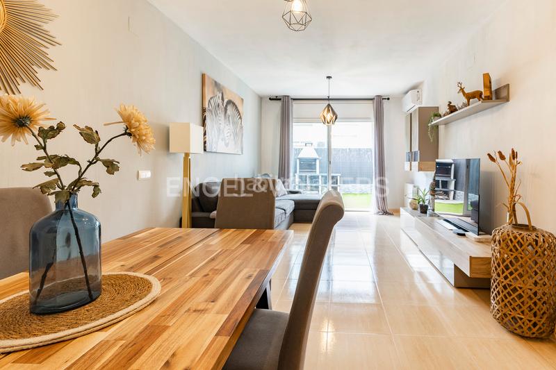 Foto d6baa91c-1f43-46f7-8a8e-0fa1a0d15a51. Casa adossada amb calefacció aparcament piscina a Cubelles