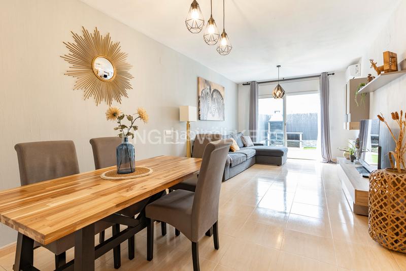 Foto fad5b1be-552f-4db3-a188-acd87c918589. Casa adossada amb calefacció aparcament piscina a Cubelles