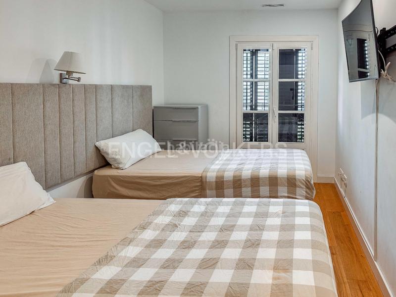 Foto 230b5812-2bfa-44c1-b83e-a23300636f51. Alquiler apartamento elegante piso temporal en rambla catalunya en Barcelona