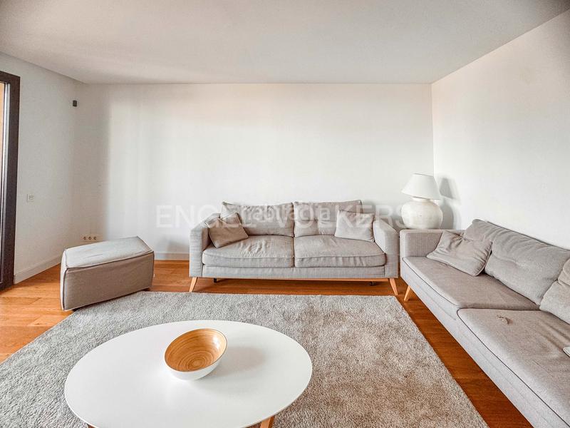 Foto 2aef900c-c5eb-4639-9347-57da3d1f84b7. Alquiler apartamento elegante piso temporal en rambla catalunya en Barcelona