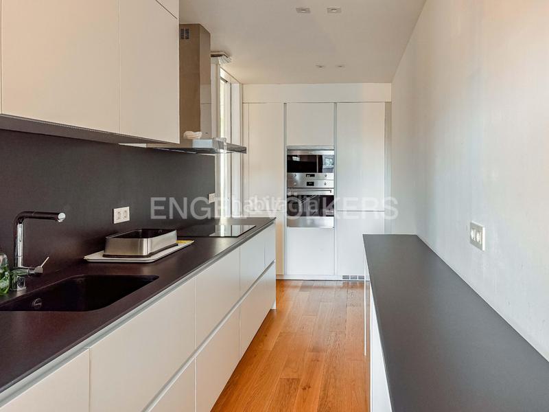 Foto 32cad59e-5ae6-4cd2-82f2-81c160d2ca3d. Alquiler apartamento elegante piso temporal en rambla catalunya en Barcelona