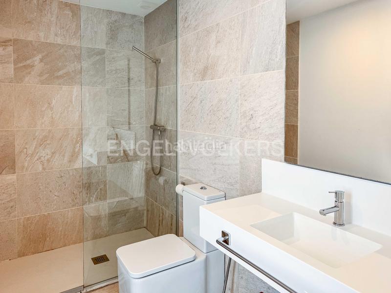 Foto b2d68666-842c-47f1-a91d-1b97b43d2346. Alquiler apartamento elegante piso temporal en rambla catalunya en Barcelona