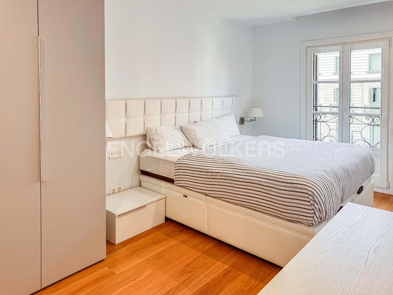 Foto c0da368a-346f-45c5-b329-c9b163004f7e. Alquiler apartamento elegante piso temporal en rambla catalunya en Barcelona
