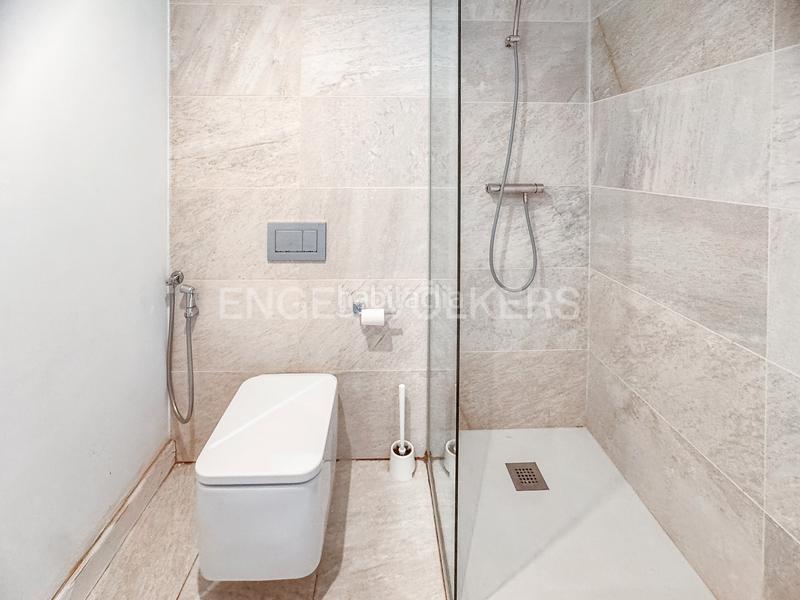 Foto ee6cde23-e86e-4cd9-8fc5-8e9adbcfe3bd. Alquiler apartamento elegante piso temporal en rambla catalunya en Barcelona