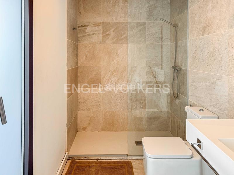 Foto f0d27055-6db2-4785-845a-ce7dcf2af0ec. Alquiler apartamento elegante piso temporal en rambla catalunya en Barcelona