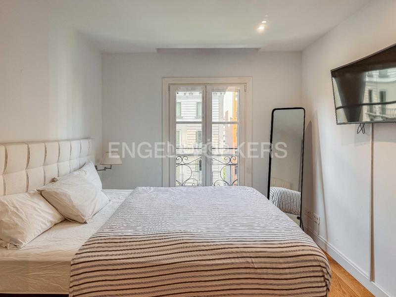 Foto fc3c5408-7cbc-4fe5-904b-521ad96871ac. Alquiler apartamento elegante piso temporal en rambla catalunya en Barcelona