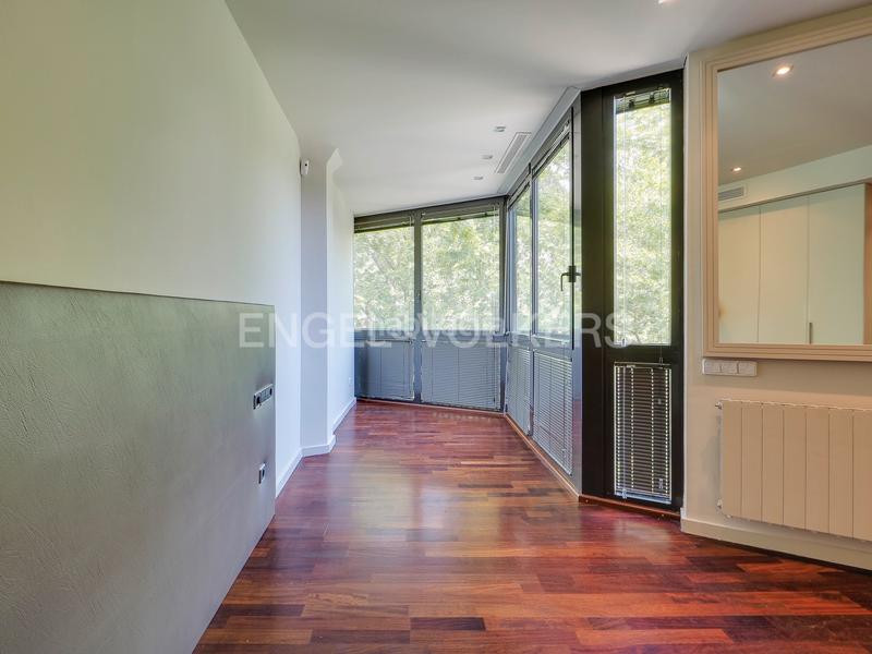 Foto 02cf651e-dabc-4b51-b556-62d0a93ec96c. Alquiler apartamento luminoso piso semiamueblado con pk en Pedralbes en Barcelona