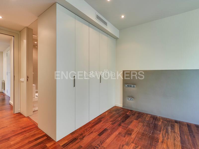 Foto 0687413c-55fd-4afd-bb2e-41d93e1ff070. Alquiler apartamento luminoso piso semiamueblado con pk en Pedralbes en Barcelona