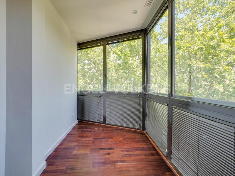 Foto 1ad0f65c-efb0-4913-bc7f-fd4451dca828. Alquiler apartamento luminoso piso semiamueblado con pk en Pedralbes en Barcelona