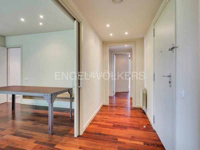 Foto 42616e8f-0419-4053-bd0d-d528edcd3279. Alquiler apartamento luminoso piso semiamueblado con pk en Pedralbes en Barcelona