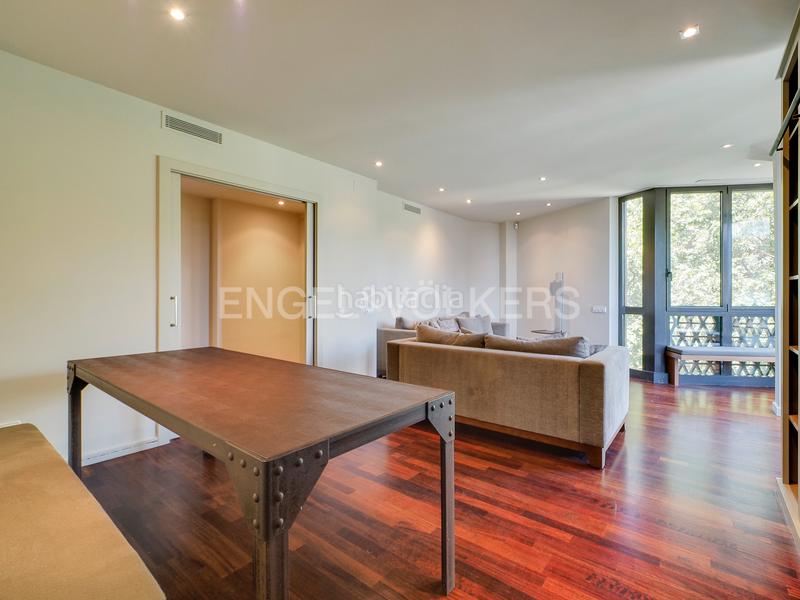 Foto bc7d0de0-7552-4f2c-8d28-845983b0b46d. Alquiler apartamento luminoso piso semiamueblado con pk en Pedralbes en Barcelona