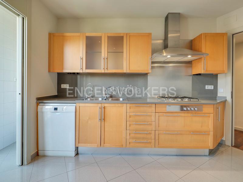 Foto 1f433c70-2f03-4bf1-90c7-31fa175a69fc. Lloguer apartament amb calefacció aparcament a Pedralbes Barcelona