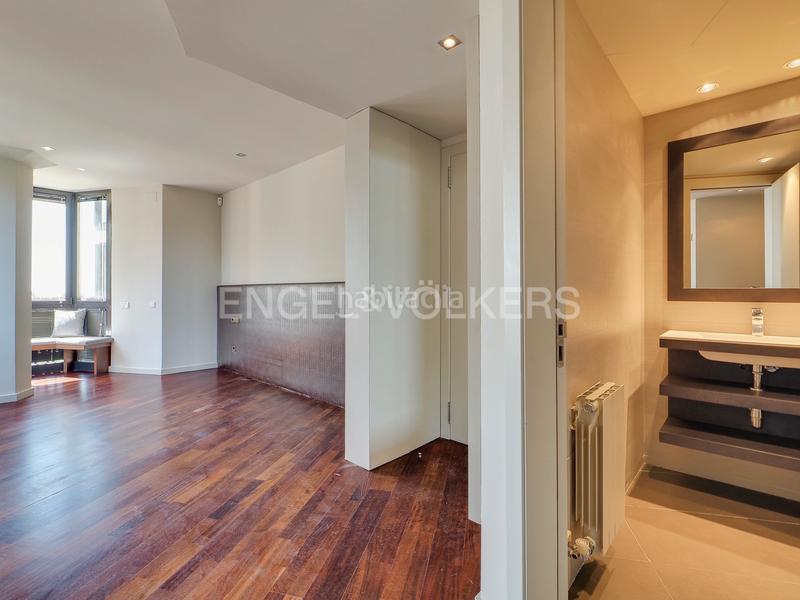 Foto 78bc1023-ff34-41da-9bcb-b32a218a360b. Lloguer apartament amb calefacció aparcament a Pedralbes Barcelona