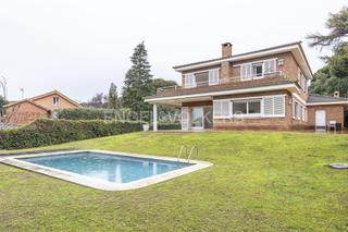 Casa a Canafort-El Puntó. Casa unifamiliar con piscina cerca del golf
