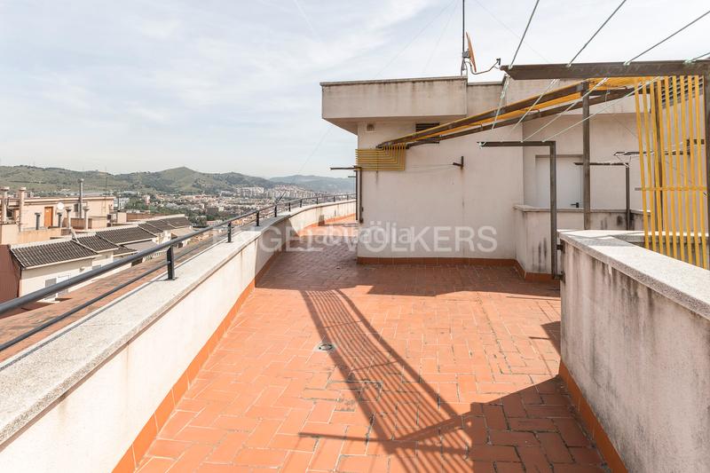 Foto 17aecf44-468e-4d8d-b979-9de9bff64d6b. Dachwohnung mit heizung in La Teixonera Barcelona