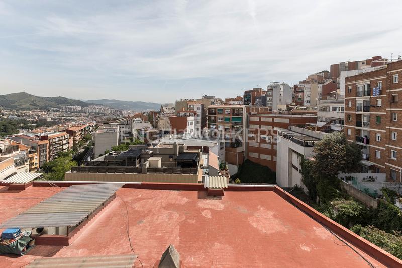 Foto 1e3fce39-efbe-4857-aebd-5dbf13b9937e. Dachwohnung mit heizung in La Teixonera Barcelona