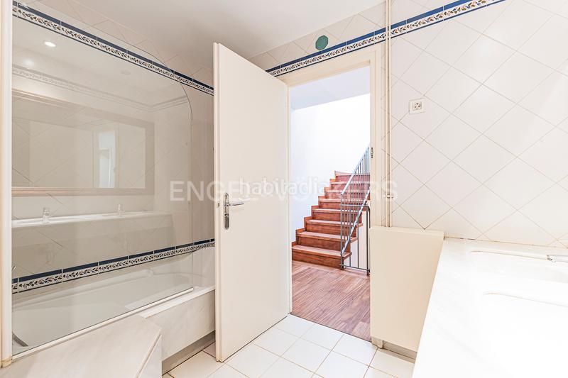 Foto 2a1a5917-ecd7-40da-95a5-32fd6184b9df. Alquiler casa carismática casa en sarria con jardin privado en Barcelona