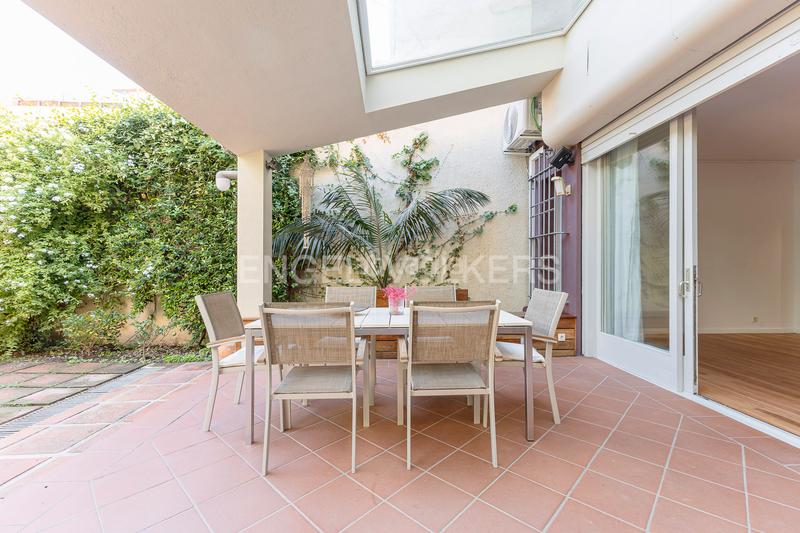 Foto 3cd9cc2c-7150-4b54-b26e-73601bddcb38. Alquiler casa carismática casa en sarria con jardin privado en Barcelona