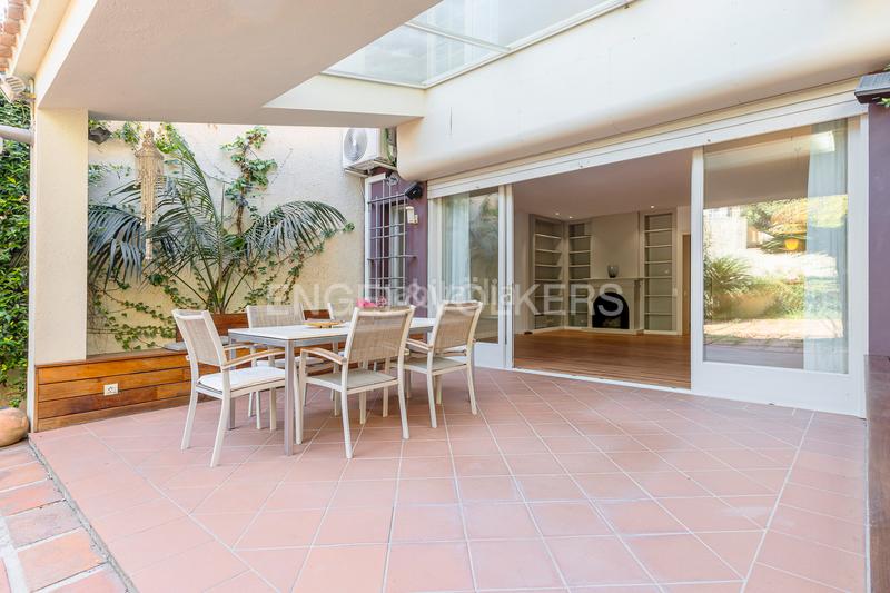 Foto 4d65586a-c82e-4901-acae-7f1109015546. Alquiler casa carismática casa en sarria con jardin privado en Barcelona