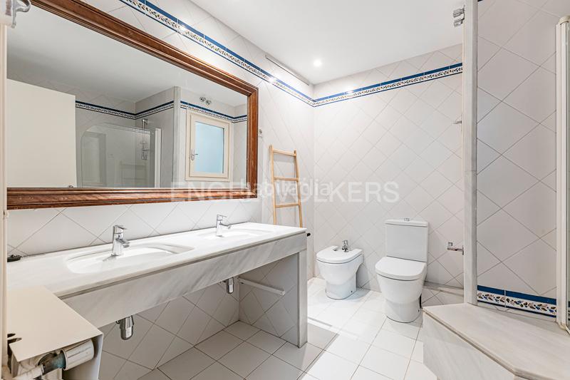 Foto b3ad5610-4d0c-423d-8b8f-e5003b345363. Alquiler casa carismática casa en sarria con jardin privado en Barcelona