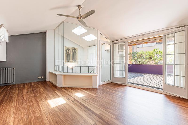 Foto d6f0981f-9a7d-4c74-a1fc-3d01eb8358cc. Alquiler casa carismática casa en sarria con jardin privado en Barcelona