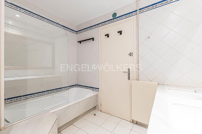 Foto 5537b599-8b73-40dc-aaf4-8d3954fd3653. Rent house with heating parking in Sarrià Barcelona