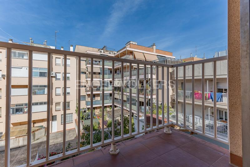 Foto 0a51cd83-358e-460d-983c-3825a3a6fc2a. Apartamento piso céntrico para reformar sin ascensor en esplugues en Esplugues de Llobregat