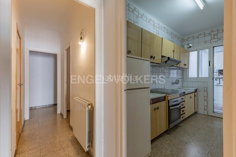Foto 19695937-402b-402a-950a-2a7a0a48d531. Apartamento piso céntrico para reformar sin ascensor en esplugues en Esplugues de Llobregat
