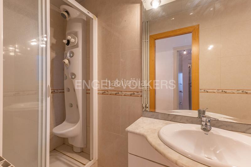 Foto 526b6183-5ae3-4ebc-84a6-daae5ef968ed. Apartamento piso céntrico para reformar sin ascensor en esplugues en Esplugues de Llobregat