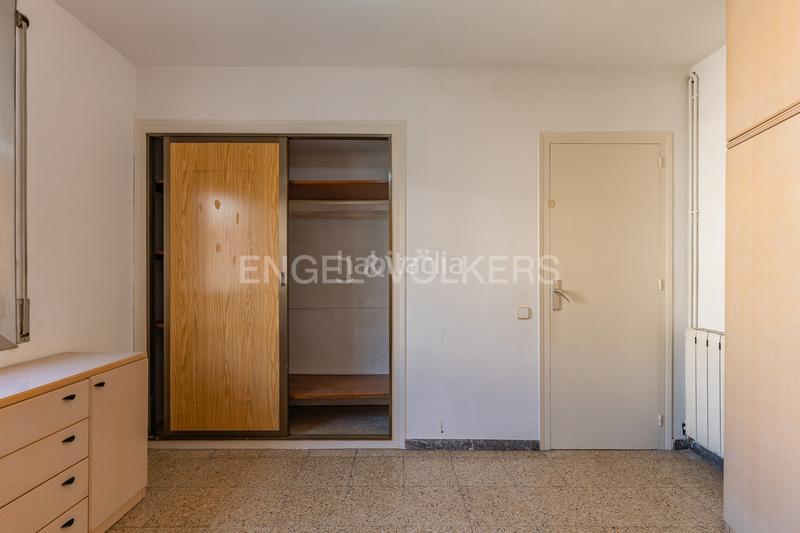 Foto 6b00424d-df7c-41c6-9579-36ce782c83d1. Apartamento piso céntrico para reformar sin ascensor en esplugues en Esplugues de Llobregat