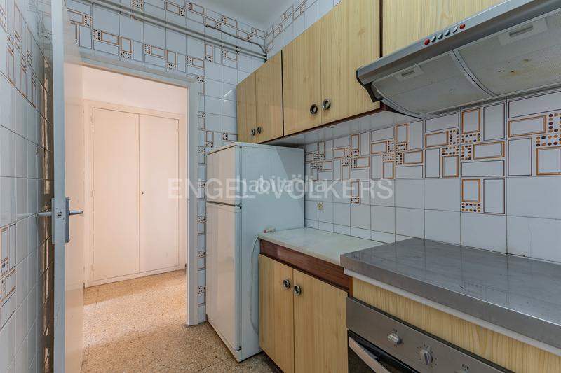 Foto 7e8d096f-8696-4bdc-a7f9-b15b737cfa1b. Apartamento piso céntrico para reformar sin ascensor en esplugues en Esplugues de Llobregat
