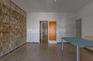 Apartament a Centre. Piso céntrico para reformar sin ascensor en esplugues