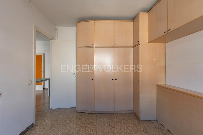 Foto bedf0dfe-3091-4d63-bf00-1953e3e2d6dd. Apartamento piso céntrico para reformar sin ascensor en esplugues en Esplugues de Llobregat