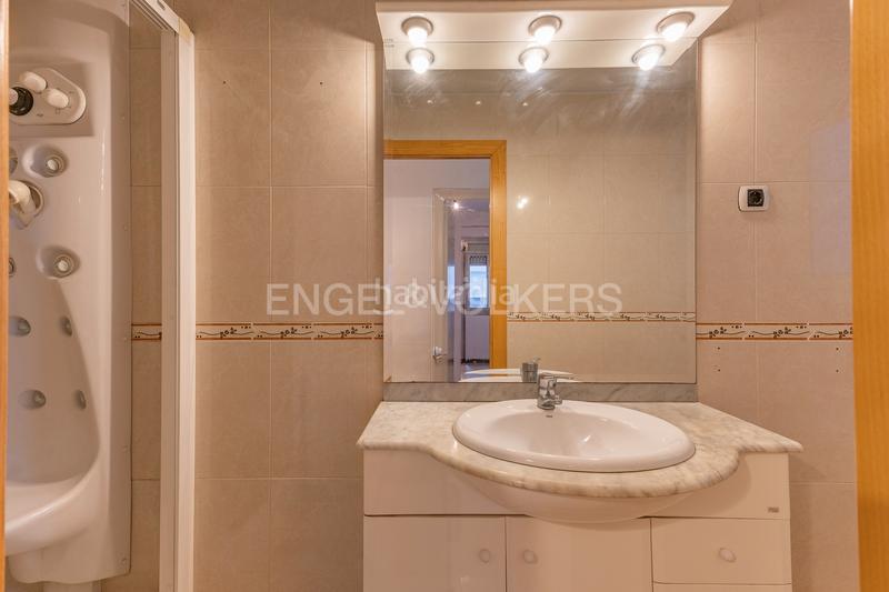 Foto d262b63e-a890-417f-aada-f6cd1f0bb28b. Apartamento piso céntrico para reformar sin ascensor en esplugues en Esplugues de Llobregat
