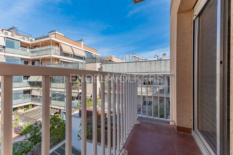 Foto e147e399-2196-4cec-9b07-4333bc9c68db. Apartamento piso céntrico para reformar sin ascensor en esplugues en Esplugues de Llobregat